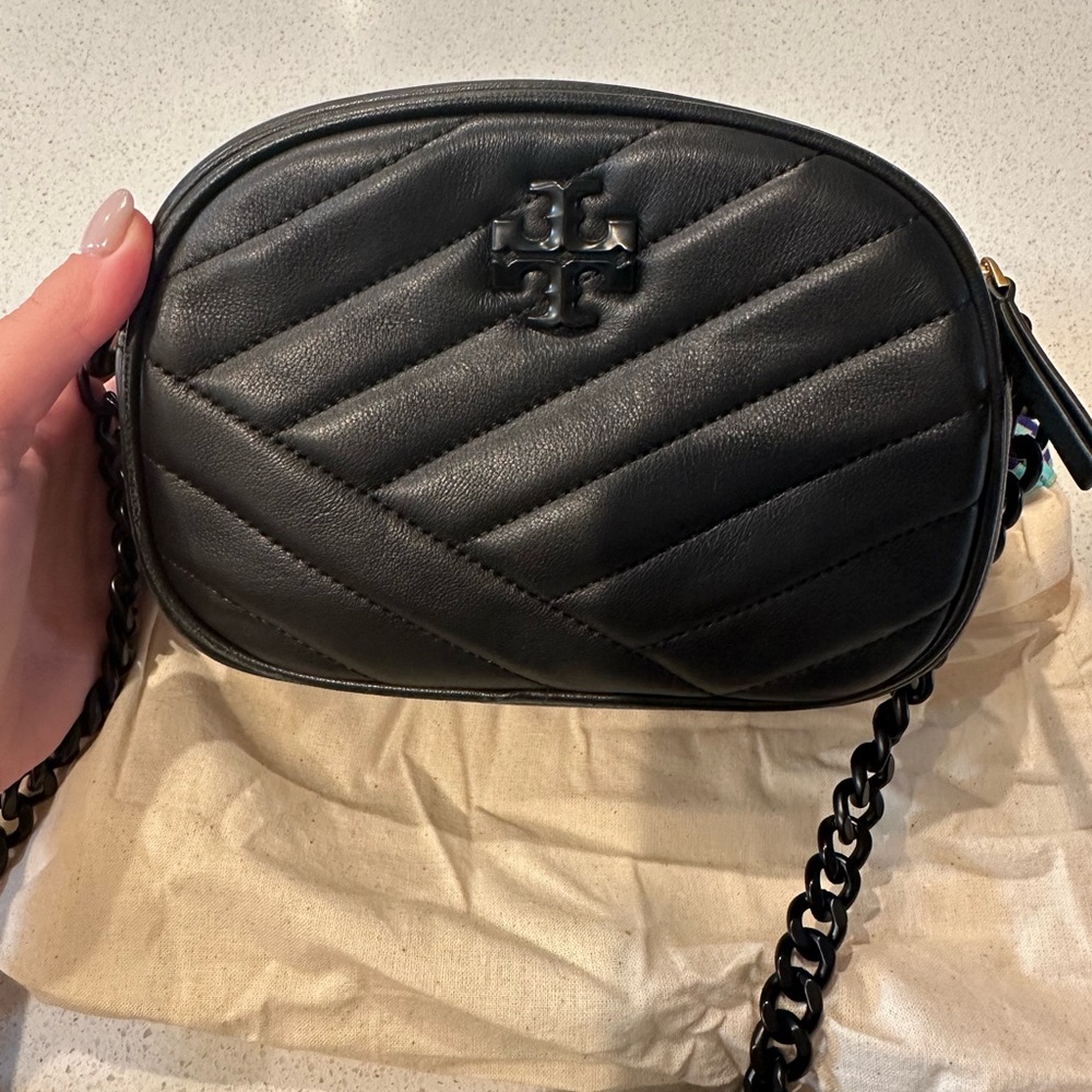 Torrie Burch Kira Chevron camera bag black on black